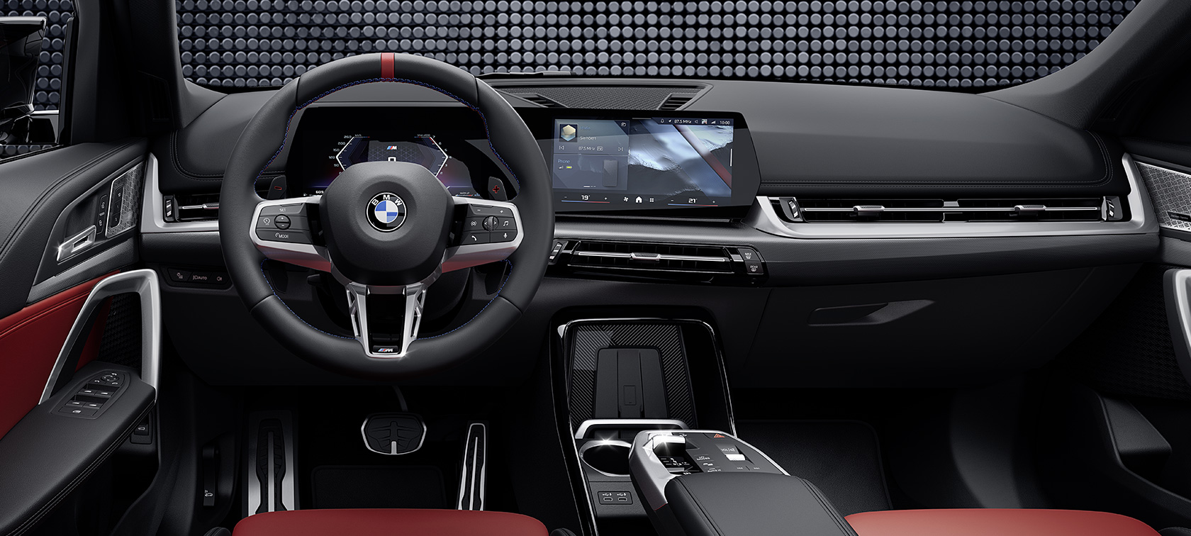 BMW X1 M35i xDrive, detalle, interior, volante y pantalla